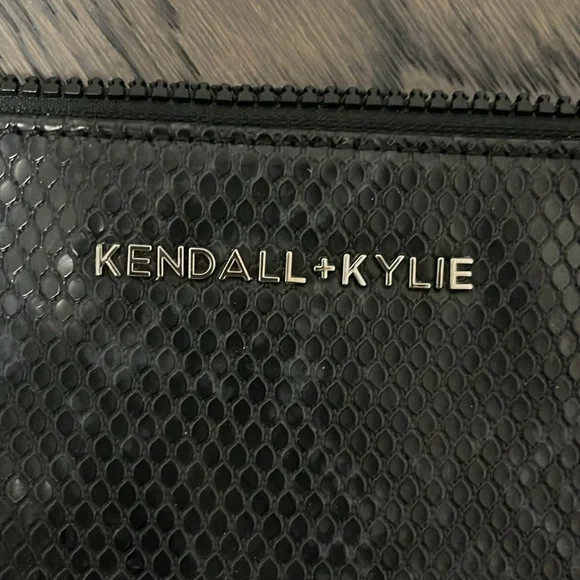 Kendall & Kylie Black Chain Strap Shoulder Bag - Picture 2 of 5